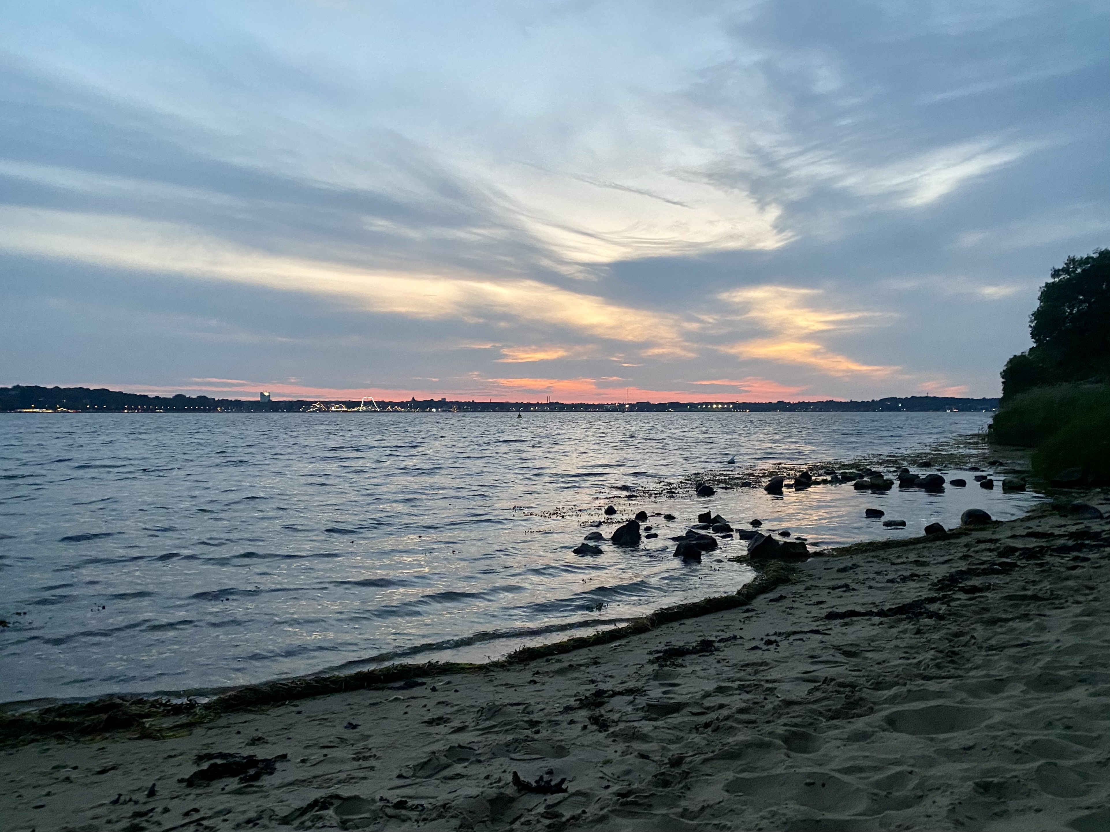 Westufer der Kieler Förde bei Dämmerung