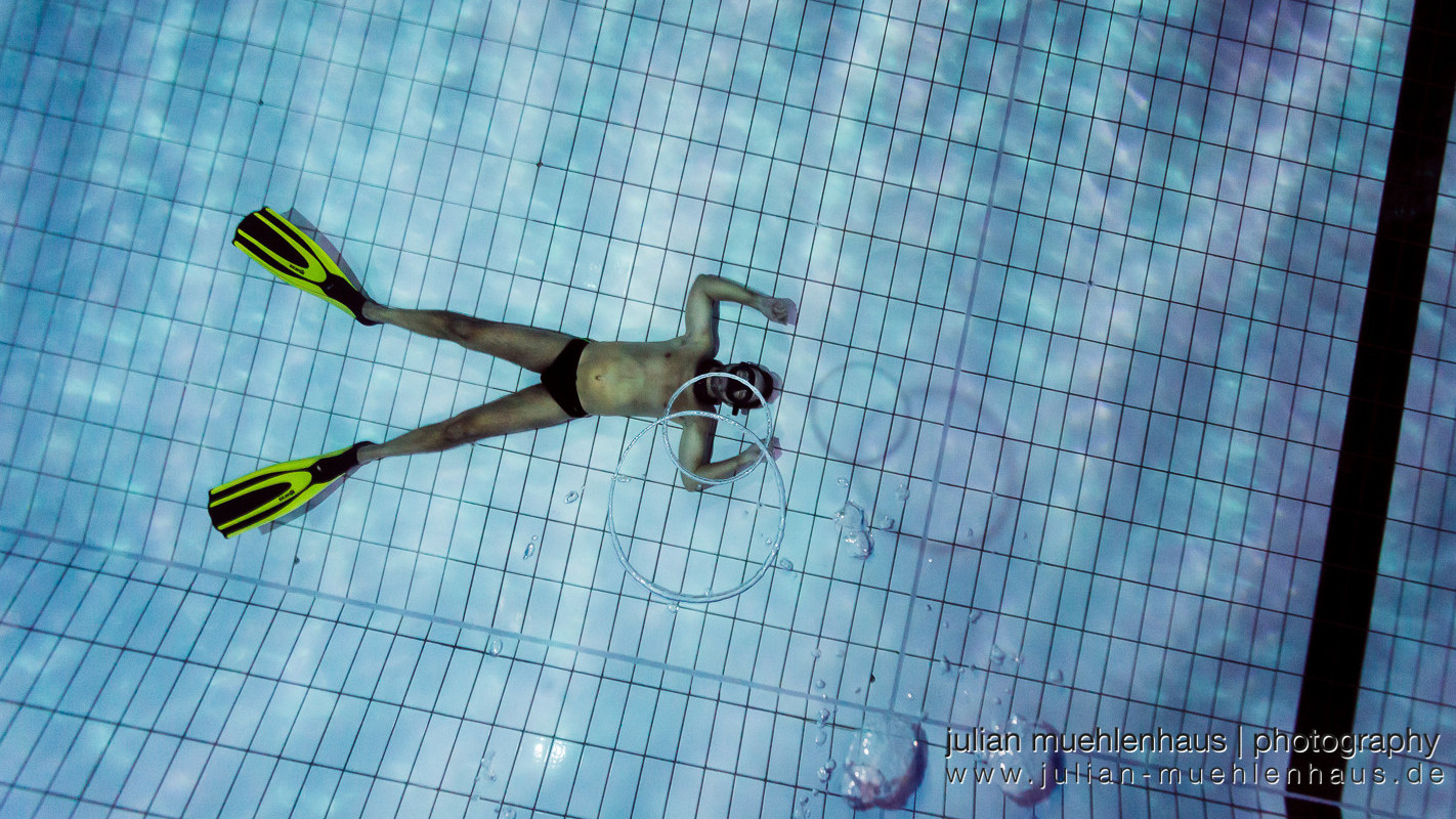 Apnea diver blows air rings to the surface